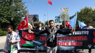 Üniversiteli gençler Erzurumda Filistine destek için yürüdü