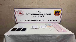 Uyuşturucu maddeler ile yakalanan 3 kişi gözaltına alındı
