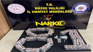 Uyuşturucu tacirleri yolcu otobüsünde yakalandı