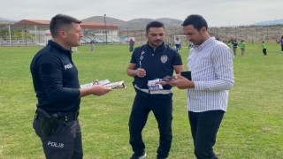 Üzümlüde polisler bilgilendirme faaliyetinde bulundu