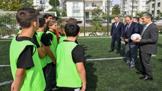 Vali Aktaş, Ertuğrul Gazi Anadolu İmam Hatip Lisesini ziyaret etti