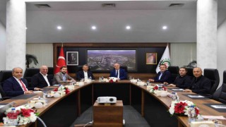 Vali Coşkun, OSB Yönetim Kuruluna hayırlı olsun ziyareti gerçekleştirdi