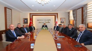 Vali Eldivan Muhtar Günü dolayısıyla muhtarlarla bir araya geldi