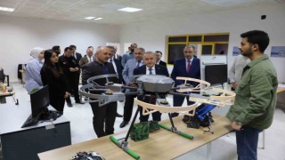 Vali Hatipoğlu FÜde bulunan TUSAŞ laboratuvarını inceledi