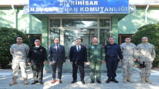 Vali Hüseyin Aksoy, Sivrihisar Hava Meydan Komutanlığını ziyaret etti