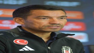 Van Bronckhorst: “Çok değişiklik yapmak zorunda kaldık”