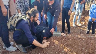 Van Gölü kıyısında cesedi bulunan Rojin, Diyarbakırda defnedildi