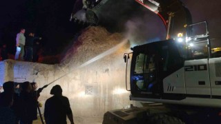 Vanda 5 bin bağ ot yanarak kül oldu