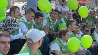 Yalovada serebral palsiye dikkati çekmek için yeşil yelek giydiler