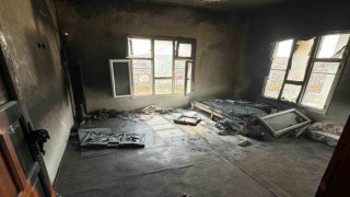 Yangın çıkan evdeki eşyalar kullanılamaz hale geldi