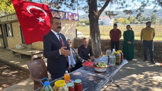 Yarbaşı Beldesi'nde Kadınlara Salça ve Turşu Yapımı Eğitimi
