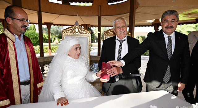 Yaşlılar Gününde Huzurevinde Hayatlarını Birleştirdiler