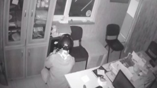 Yedek anahtar ile eski dükkanını soydu