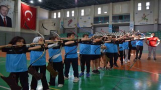 Yıldırımda çocuklara okçuluk eğitimi