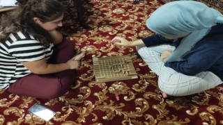 Yurtta zeka oyunları oynuyorlar