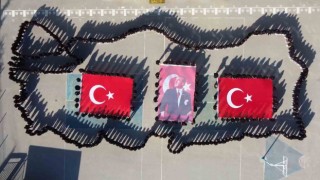 Yüzlerce öğrenci Cumhuriyet Bayramı için Türkiye haritası oluşturdu