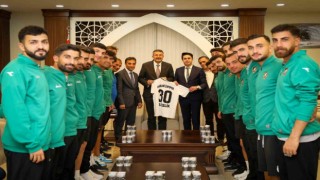 Zapspor takımından Vali Çelike ziyaret