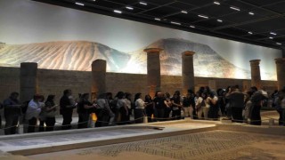 Zeugma Mozaik Müzesi ziyaretçi akınına uğruyor