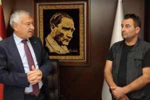 Zeydan Karalar, Turizm Potansiyelini Artırmak İçin Anavarza Antik Kent Kazılarına Destek Veriyor