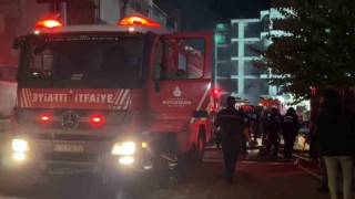 Zeytinburnunda iş merkezindeki yangını söndürme çalışmaları sürüyor