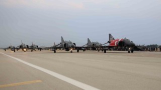 10 tane F-4E Phantom uçağıyla ‘fil yürüyüşü yapıldı