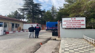 12 ayrı suç kaydı bulunan ve 8 yıl hapis cezasıyla aranan şahıs yakalandı