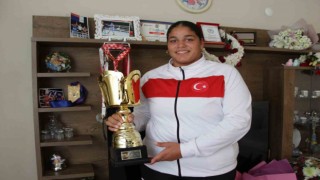 17 yaşındaki Havvanur Kethüda, dünya şampiyonasında altın madalyanın sahibi oldu