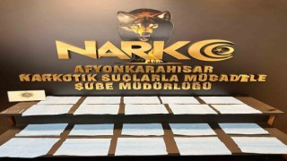 26 adet peçeteye emdirilmiş uyuşturucuyla yakalanan 2 kişi tutuklandı