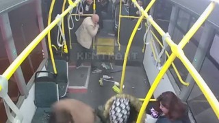 2si çocuk 9 kişinin yaralandığı kaza anı kamerada