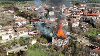 350 yıllık tarihi konak alev alev yandı