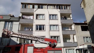 5 katlı apartmanın çatı katında yangın