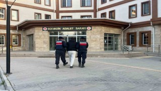 6 suç kaydı ile 14 yıl 4 ay hapis cezasıyla aranan şahsı jandarma yakaladı