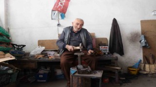 65 yıldır demire tav veriyor, nal ve mıh yapıyor