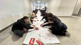 700 öğrenci ‘sevgiyi çiziyorum temasıyla öğretmenlerine olan duygularını resmetti