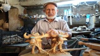 92 yaşındaki ahşap oyma ustası, mesleğin son temsilcisi
