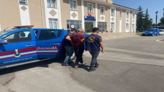 Adanada jandarma iki hükümlüyü yakaladı