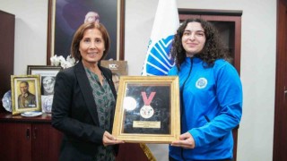 Adanalı sporcu Avrupadan halterde 3 altın madalya ile döndü