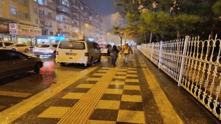 Afyonkarahisarda beklenen kar yağışı başladı
