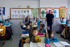 Ağız ve Diş Sağlığı Haftasında Öğrencilere Diş Fırçası Hediyesi