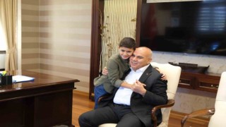 Ağrı Valisi Mustafa Koç, kalp hastası küçük Muhammedin valilik hayalini gerçekleştirdi