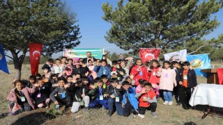 Ağrıda velilerden öğretmenlere anlamlı Öğretmenler Günü hediyesi