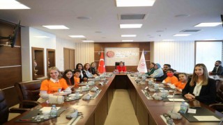 Aile ve Sosyal Hizmetler Bakanı Göktaş, tedavi sonrası kanseri yenen çocuklarla bir araya geldi