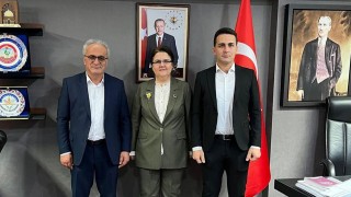 AK Partili Yanık’tan Ziyaretçilerle TBMM’de Bir Araya Geldi