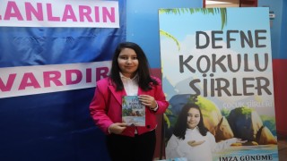 Akhisarlı 9 yaşındaki Defneden Defne kokulu şiirler