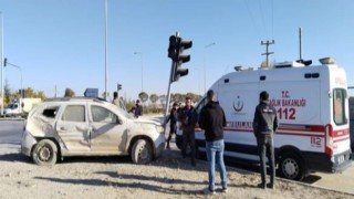 Aksarayda tır ile otomobil çarpıştı: 2 yaralı