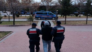 Aksarayda uyuşturucudan 10 yıl hapsi olan şahıs yakalandı