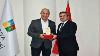 Alanya Üniversitesinden başkan Özçelike destek plaketi