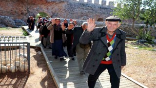 Alanyada yaşlıların tarihi mekan heyecanı