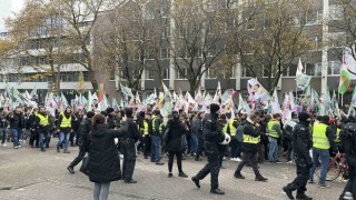 Almanyada terör örgütü PKK yandaşları yürüyüş düzenledi