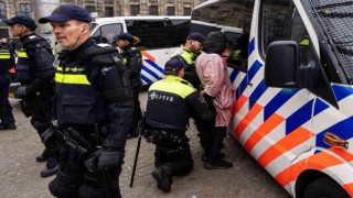 Amsterdamda İsrailli taraftarlar ile Filistin destekçileri arasında olay çıktı